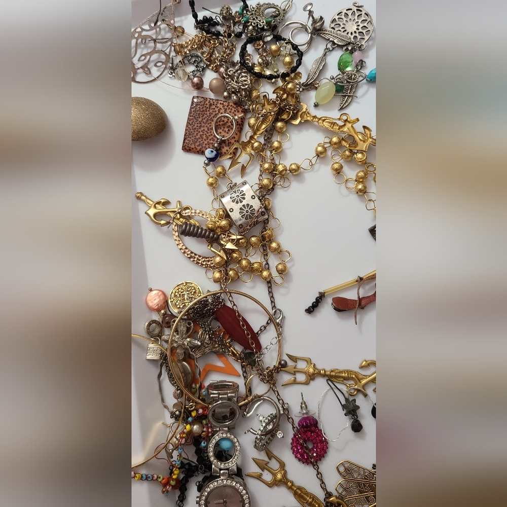 Craft Jewelry Lot Beads Bits Baubles Estate TONS Great pieces Pendants Charms - Picture 7 of 16
